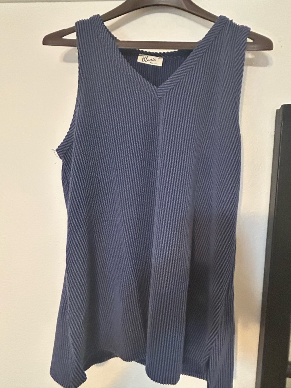 Blumarine Navy Ribbed V‑Neck Sleeveless Tank